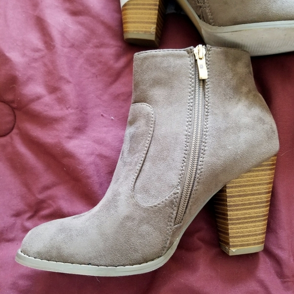 Bucco brand side zip booties - Picture 3 of 5